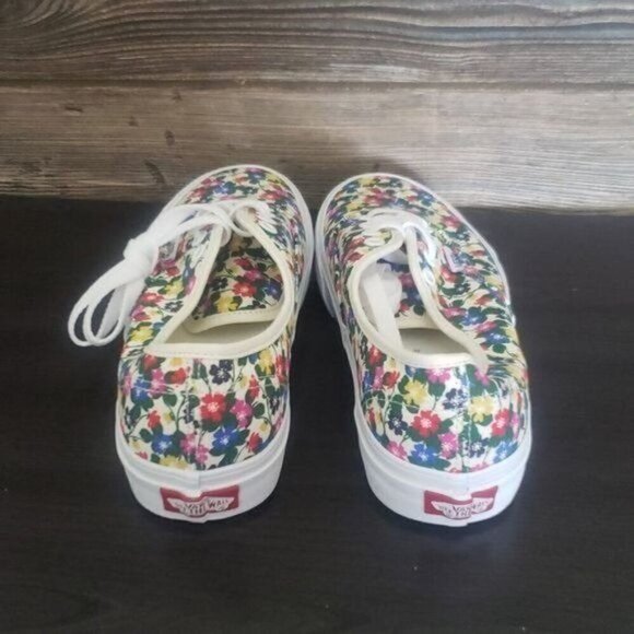 Vans White and‎ Red Sneakers Stylish and Comfortable - Picture 6 of 10